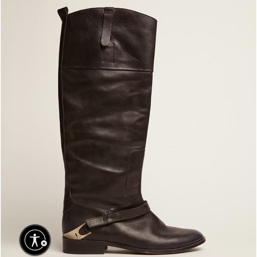 Charlie boots in distressed leather with clamp on the heel